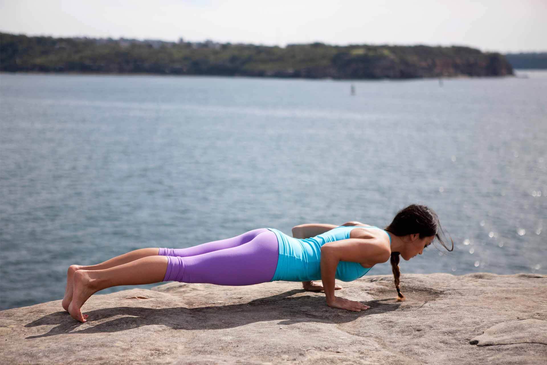 Chaturanga Dandasana, la posizione yoga del bastone a terra - Eventi Yoga