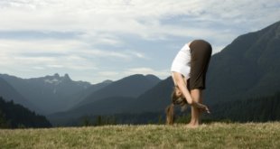 Yoga e mal di schiena: esercizi e rimedi efficaci per la zona lombare