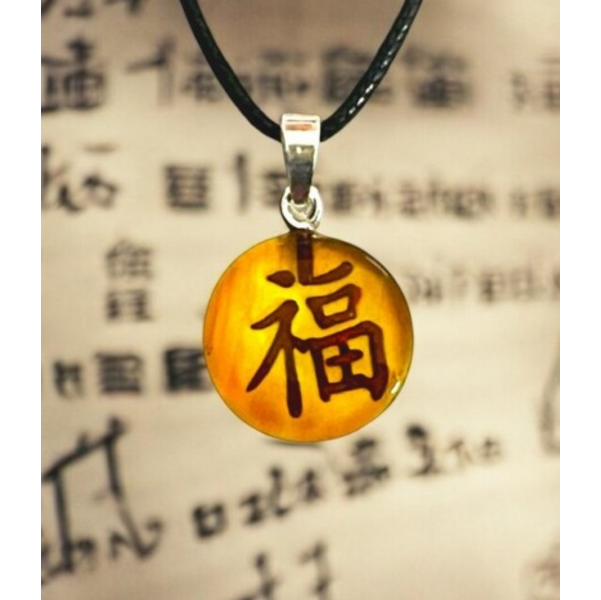 Ciondolo in Ambra Baltica con inciso Simbolo della Fortuna